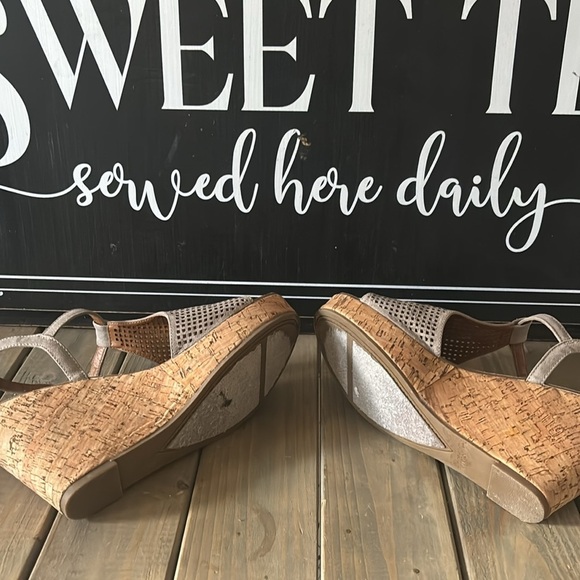 Franco Sarto gray suede wedge size 8.5 - Picture 5 of 6